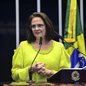 Damares Alves afirmou que Michelle Bolsonaro seguirá apoiando Flávio Bolsonaro, apesar das recentes divergências públicas. - Imagem: Reprodução