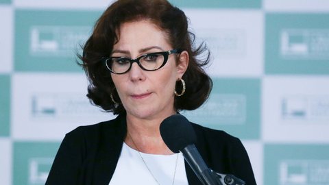 Deputada Carla Zambelli durante coletiva na Câmara dos Deputados - Imagem: Reprodução / Agência Brasil / Lula Marques