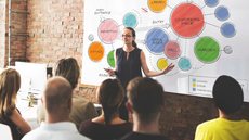De treinamento a transformação: como empresas inteligentes estão criando universidades corporativas com identidade - Imagem: Reprodução / Freepik