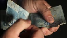O pagamento pode ser feito integralmente ou dividido em duas parcelas - Imagem: Reprodução / José Cruz / Agência Brasil