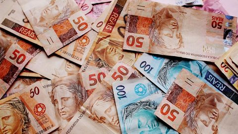 O décimo terceiro salário injetará R$369,4 bilhões na economia, beneficiando milhões de trabalhadores com carteira assinada - Imagem: Reprodução / Pixabay