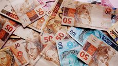 O décimo terceiro salário injetará R$369,4 bilhões na economia, beneficiando milhões de trabalhadores com carteira assinada - Imagem: Reprodução / Pixabay