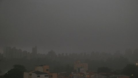 Defesa civil emite alerta de chuvas intensas até quarta-feira - Imagem: Reprodução / Agência Brasil / Paulo Pinto