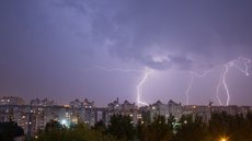Defesa Civil emite alerta de risco para tempestades e deslizamentos em SP - Imagem: Reprodução / Freepik