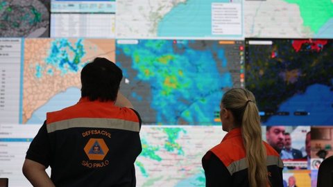Alto volume de chuva acumulado nas últimas 72 horas provocou a saturação do solo e aumentou o risco de ocorrências. - Imagem: Reprodução/Agência SP.