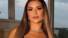 Fãs de Deolane Bezerra aguardam influenciadora na porta do presídio; veja fotos - Imagem: Reprodução/Instagram