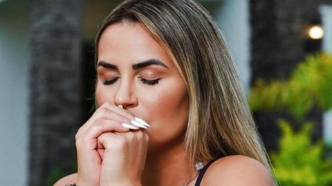 Deolane Bezerra aparece com rosto machucado após acidente grave - Imagem: Reprodução/Instagram