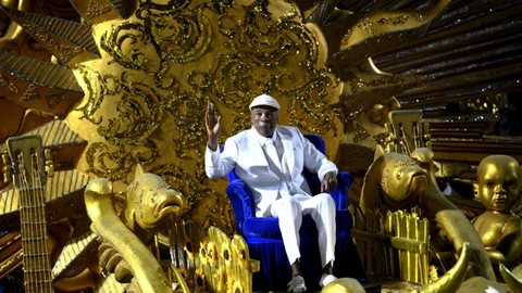 Depois de ser esnobado no Grammy, Milton Nascimento ganha trono na Portela; assista - Imagem: Reprodução/Twitter/X