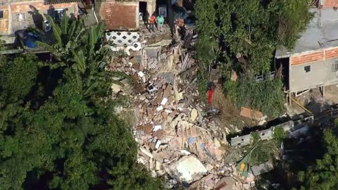Desabamento no Complexo do Lins matou uma pessoa - Imagem: reprodução TV Globo