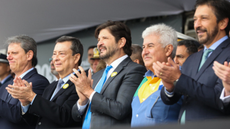 Governador e Prefeito de São Paulo acompanham o desfile cívico-militar - Imagem: Paulo Guereta/Governo de SP