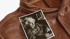 Com design fiel ao original, a jaqueta de Einstein é relançada pela Levi’s, acompanhada de uma fragrância exclusiva - Imagem: Reprodução/Levi’s Vintage Clothing