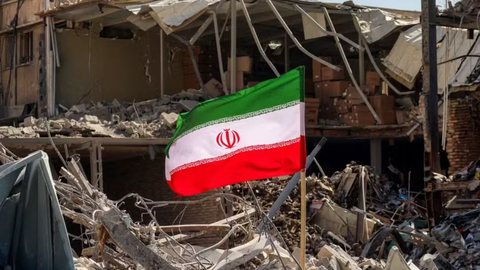 Autoridades iranianas propõem diálogo com os EUA, buscando reabrir negociações em meio à instabilidade no Estreito de Ormuz - Foto: Reprodução/Atta Kenare/AFP