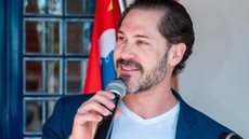 Conheça a trajetória de Rodolfo Fanganiello, um jovem político que se destacou pela sua visão administrativa e compromisso com o desenvolvimento regional - Imagem: Reprodução