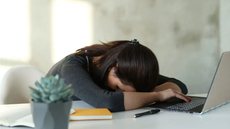 Descubra como a normalização da carga mental impacta a vida das mulheres sem que elas percebam - Imagem: Reprodução/Freepik