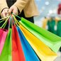 Os shoppings estão se reinventando como espaços de convivência e criação de conteúdo, além de serem locais de compras - Imagem: Reprodução/Freepik
