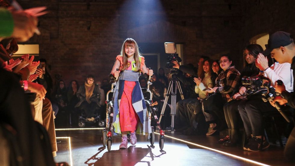 Nova edição do Concurso Moda Inclusiva fomenta o pertencimento por meio da criação de roupas acessíveis