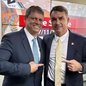 Entre os políticos presentes, Tarcísio de Freitas e Flávio Bolsonaro devem discursar, marcando um reencontro após semanas de distanciamento - Imagem: Reprodução/Redes Sociais