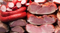 Especialistas recomendam priorizar alimentos frescos e minimamente processados para uma dieta equilibrada e saudável - Imagem: Reprodução/Freepik