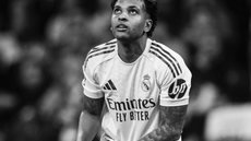 A ausência de Rodrygo representa um grande desafio para o Real Madrid e a Seleção Brasileira em competições futuras - Imagem: Reprodução/Redes Sociais