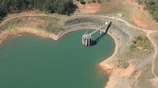 O aumento das temperaturas e o consumo elevado de água agravam a situação, tornando a recuperação dos reservatórios ainda mais difícil - Imagem: Reprodução/Redes Sociais
