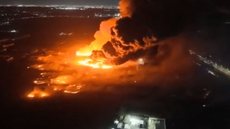 Uma explosão em um complexo industrial em Ezeiza, Argentina, deixou 15 feridos e causou danos significativos em residências próximas - Imagem: Reprodução