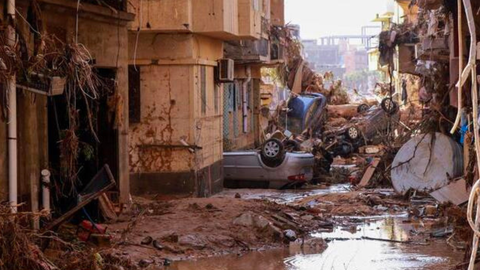 Tragédia na Líbia: Mais de 2 mil mortos e 10 mil desaparecidos após devastadora tempestade - Imagem: Reprodução Twitter@tvcultura