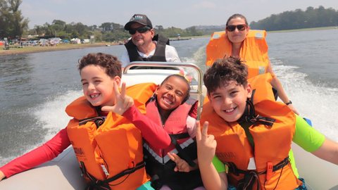 Passeios náuticos, jetskis, bungee jump e oficinas esportivas agitam a zona sul - Imagem: Divulgação