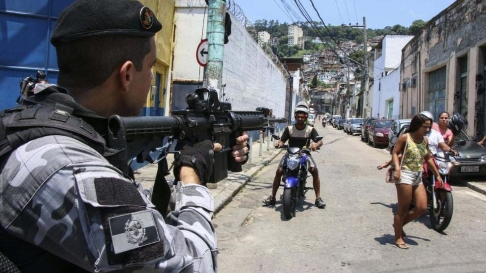 Milícia amplia controle econômico em áreas do Rio e impõe novas cobranças a comerciantes