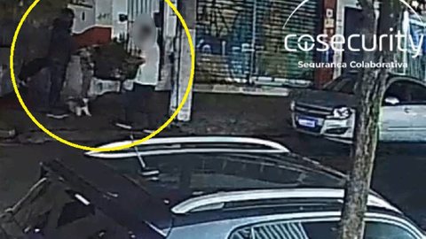 Imagens de câmeras de segurança mostram a ação violenta de dois assaltantes que renderam um pedestre com arma e agrediram-no - Foto: Reprodução/CoSecurity