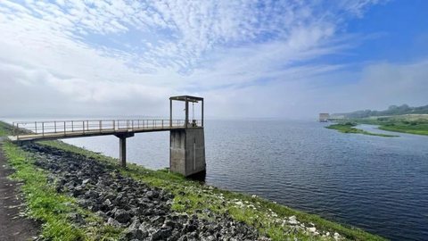 A nova adutora de 38 km da Sabesp reforçará o abastecimento de água na Grande São Paulo, captando água do Rio Pequeno - Imagem: Reprodução/G1