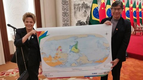 Dilma ao lado de Pochmann - Imagem: Reprodução / Marcio Pochmann