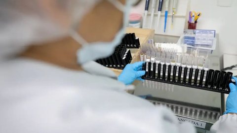 A Fiocruz, com forte atuação na Amazônia, se destaca na pesquisa e desenvolvimento de novas alternativas terapêuticas contra a malária - Imagem: Reprodução/Alex Pazuello/Secom