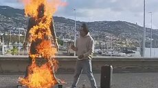O Museu CR7, inaugurado em 2013, abriga troféus e prêmios do jogador, e a estátua é um marco para turistas na Madeira - Imagem: Reprodução/O Globo