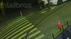 Após o crime, o motorista tentou fugir, mas foi localizado e preso, com a arma do crime sendo descartada no local - Imagem: Reprodução