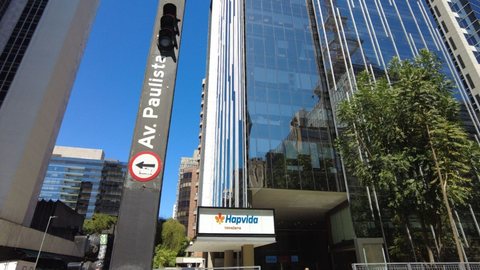 Hapvida alcança 72% de energia renovável e reduz emissões, mantendo classificação AA no MSCI ESG Ratings - Foto: Divulgação