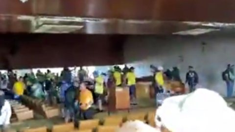 Bolsonaristas destruíram o Plenário do STF após invadirem o local. - Imagem: reprodução I Diário de SP