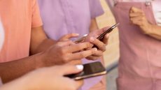 Entenda como a desconexão temporária do celular pode transformar sua rotina e saúde mental - Imagem: Reprodução/Freepik