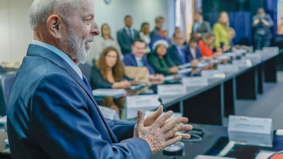 "Devia estar na cesta básica", diz Lula ao falar sobre o gás de cozinha - Imagem: Reprodução / Ricardo Stuckert / PR