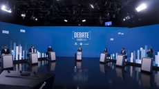 Devido a histórico de agressões, debate na TV Record contará com copos de acrílico por segurança - Imagem: Reprodução / SBT / Lourival Ribeiro e Rogério Pallatta