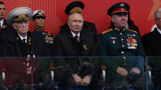 Putin durante discurso do Dia da Vitória em Moscou, em cerimônia marcada por tensão internacional e defesa da ofensiva russa na Ucrânia - Imagem: Reprodução