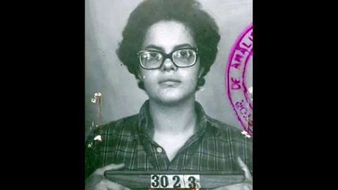 Foto da ficha policial de Dilma Rousseff, registrada em 16 de janeiro de 1970. À época com 22 anos, ela foi presa em São Paulo e passou 22 dias sob tortura e submetida a agressões físicas - Imagem: Reprodução/G1/Departamento de Ordem Política e Social/AFP