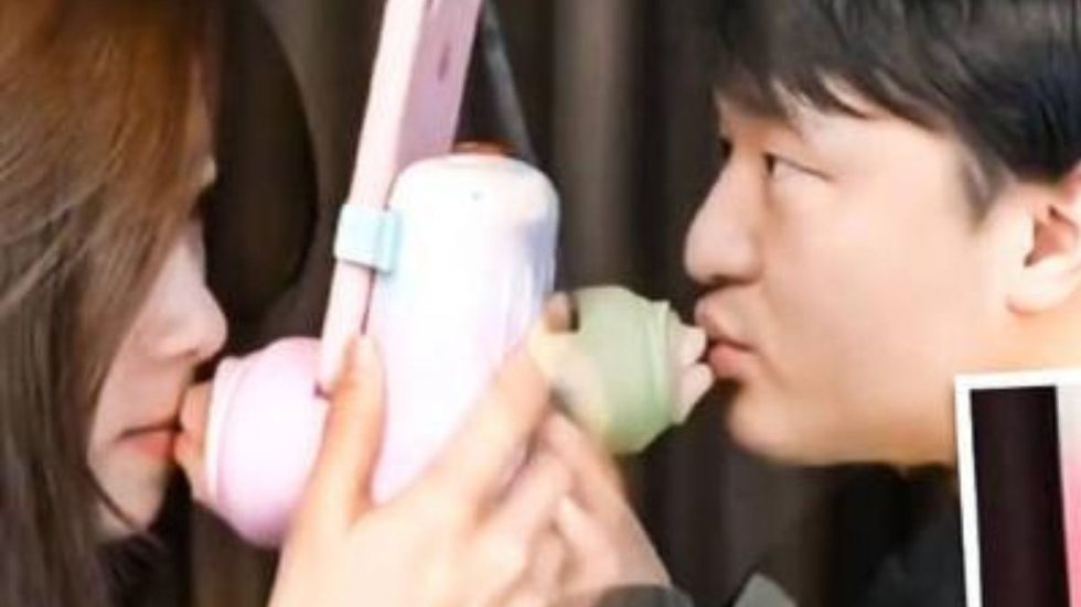 Saiba como funciona novo dispositivo chinês que permite beijar à distância - Imagem: reprodução