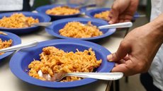 Com 40 milhões de alunos atendidos, Brasil é exemplo global em alimentação escolar, promovendo a agricultura familiar local - Imagem: Reprodução