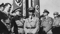 Primeiro plano, da esquerda para a direita: Adolf Hitler; Hermann Göring; Ministro da Propaganda Joseph Goebbels; e Rudolf Hess - Imagem: Reprodução / Wikipédia