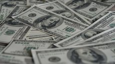 Dólar dispara após pacote de corte de gastos do governo ser aprovado - Imagem: Reprodução / Freepik