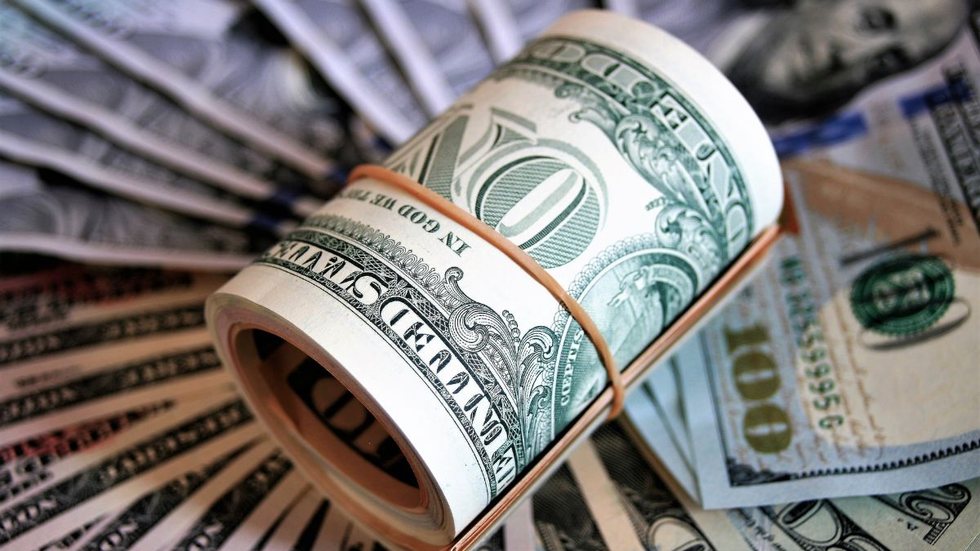 Dólar sobe 3,04%, maior alta semanal do ano - Imagem: reprodução Canva