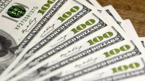 Com a imposição de tarifas, o dólar apresenta leve alta, mas acumula desvalorização de 1,13% na semana - Imagem: Reprodução / Pixabay