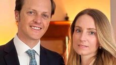 Dom Rafael de Orléans e Bragança e a noiva, Margherita delle Piane; casamento levou à perda dos direitos sucessórios reconhecidos pela Casa Imperial do Brasil. - Imagem: Reprodução