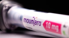 A Eli Lilly recomenda que usuários não tentem extrair uma quinta dose do Mounjaro, alertando sobre riscos à saúde - Imagem: Reprodução/Redes Sociais
