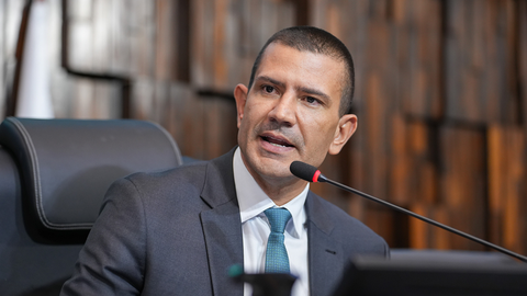 Douglas Ruas assume presidência da Alerj em meio a crise política e contestação judicial no RJ - Imagem: Reprodução